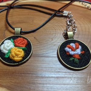 Martisor pandantiv cusut manual